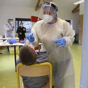 دراسة تشير لأعراض جديدة رصدت لدى المصابين بكورونا