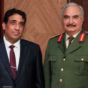 المشير حفتر خلال لقائه مع المنفي