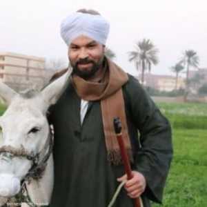 الشاب الصعيدي بهاء العمدة مع الحمارة ونيسة