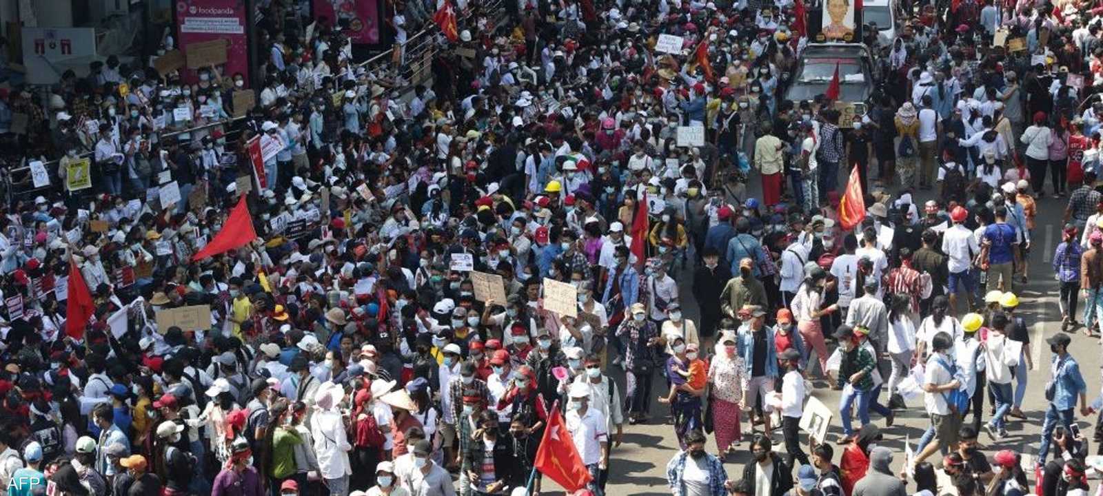 جيش ميانمار شن حملة اعتقالات واسعة في صفوف معارضي الانقلاب.