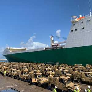 المدرعات لحظة وصولها إلى لبنان.