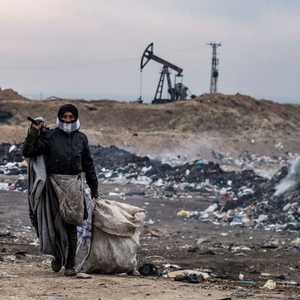 عائلات سورية تلجأ لأكوام النفايات بحثا عن لقمة العيش