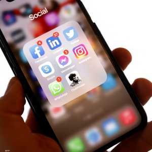 مجموعة من التطبيقات من بينها "كلوب هاوس"