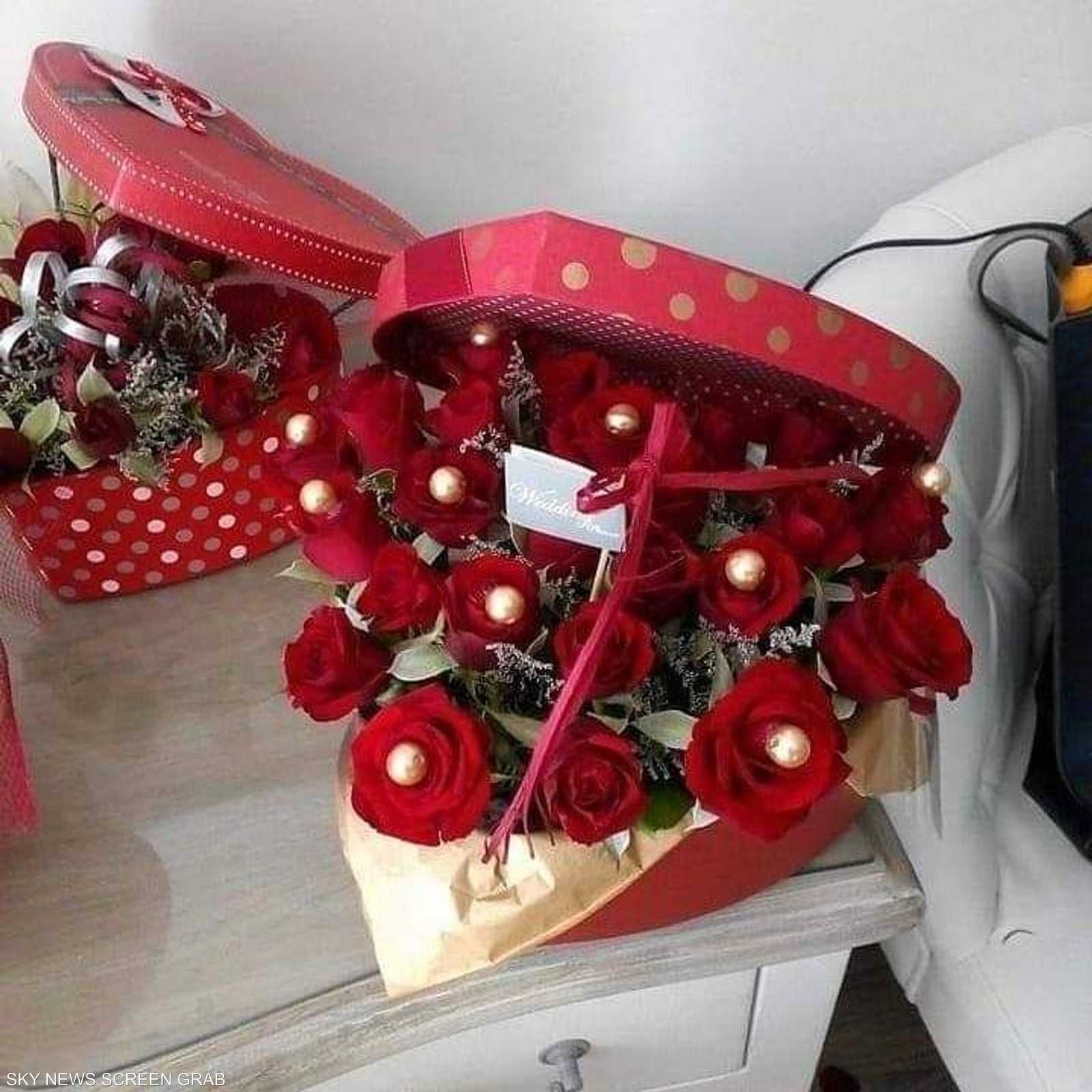 إعداد باقات الورود وتصفيفها بشكل بديع يعد مهمة صعبة