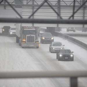 الطرق العامة أصبحت قطعة بيضاء