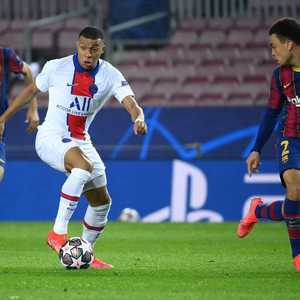 مبابي يصنع الحدث أمام برشلونة