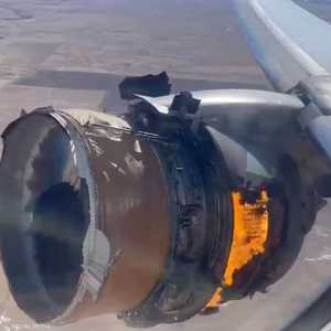محرك الطائرة احترق في الهواء