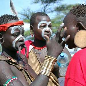 تحيط بمنطقة "نهر أومو" المناظر الطبيعية والمثيرة