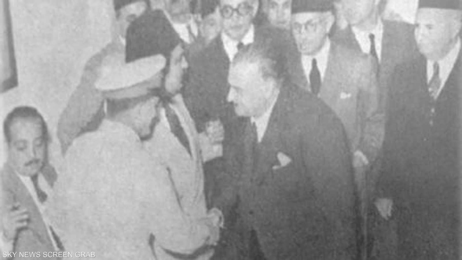 جاش يستقبل محمد نجيب في اتحاد الصناعات عام 1952