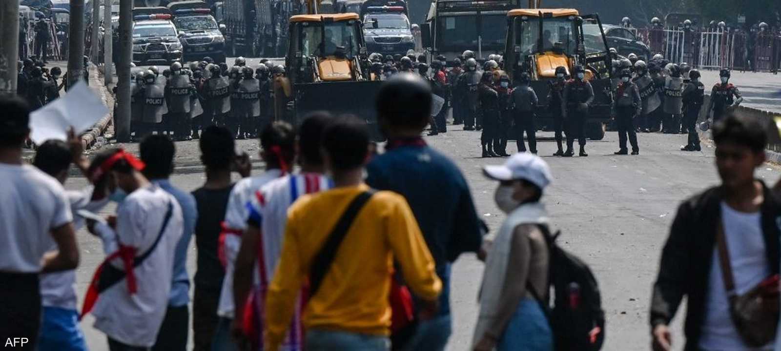 ميانمار.. احتجاجات تطالب بالتراجع عن الانقلاب