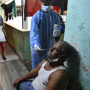 يواصل العلماء محاولة فك غموض فيروس كورونا المستجد