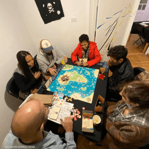 المعرض يمزج اللعب بالفن والفلسفة