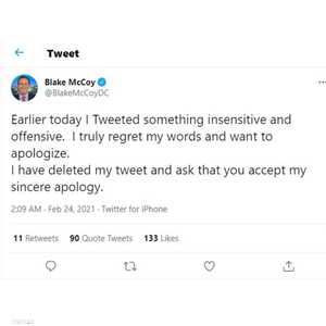 تغريدة المذيع المحذوفة واعتذاره كما نشرهما على تويتر