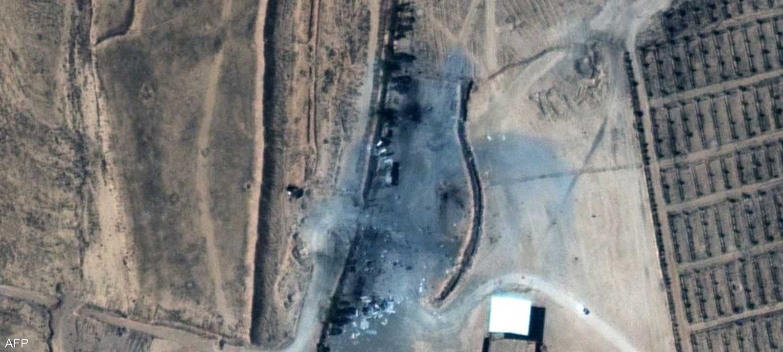 آثار الدمار في الموقع الذي استهدفته الغارة الأميركية.