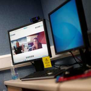 تطبيق زووم - أرشيفية