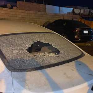 الهجوم أدى أيضا إلى تضرر سيارات ومتجر