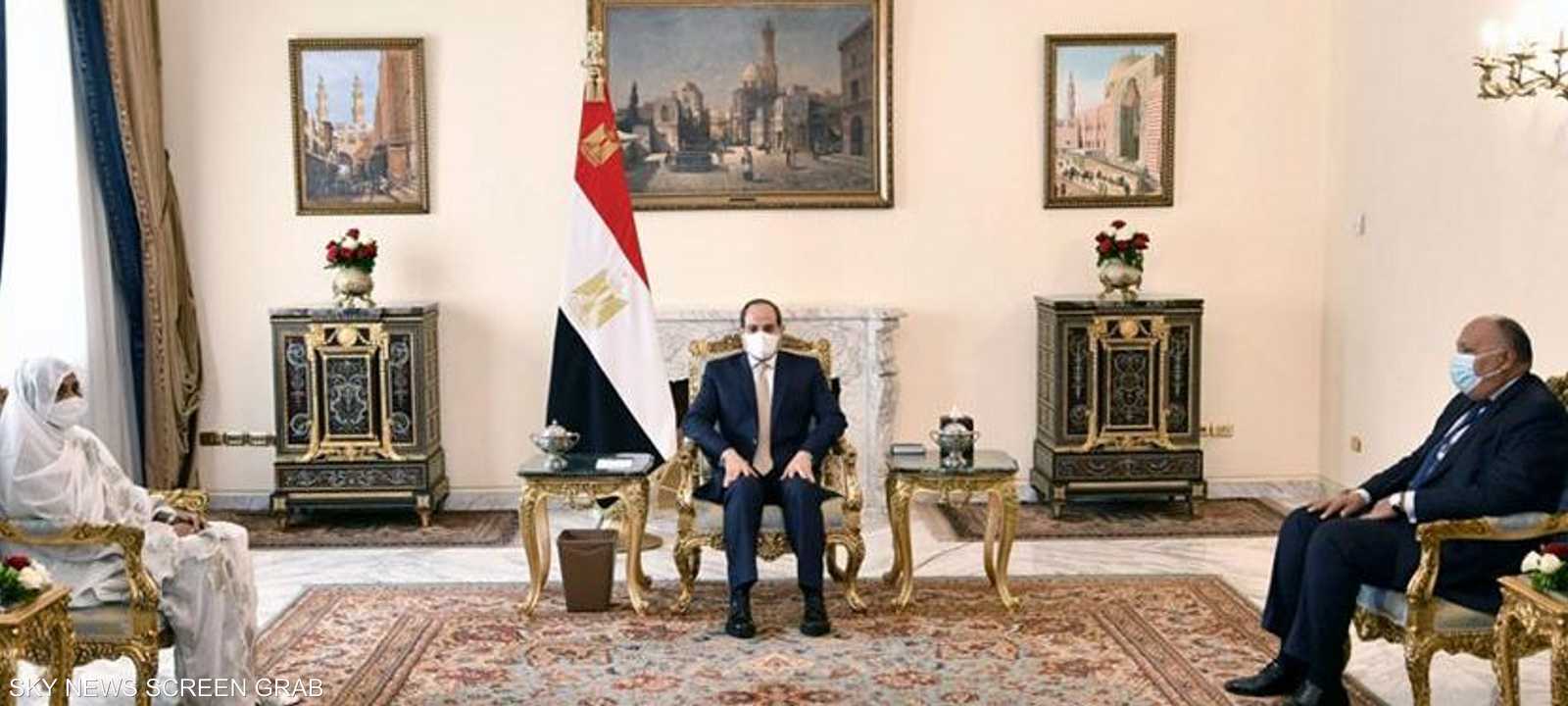 السيسي يساند السودان.. ويؤكد دعم استقرار أراضيه
