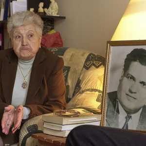 صورة لعلي بومنجل مع زوجته الراحلة مليكة بومنجل