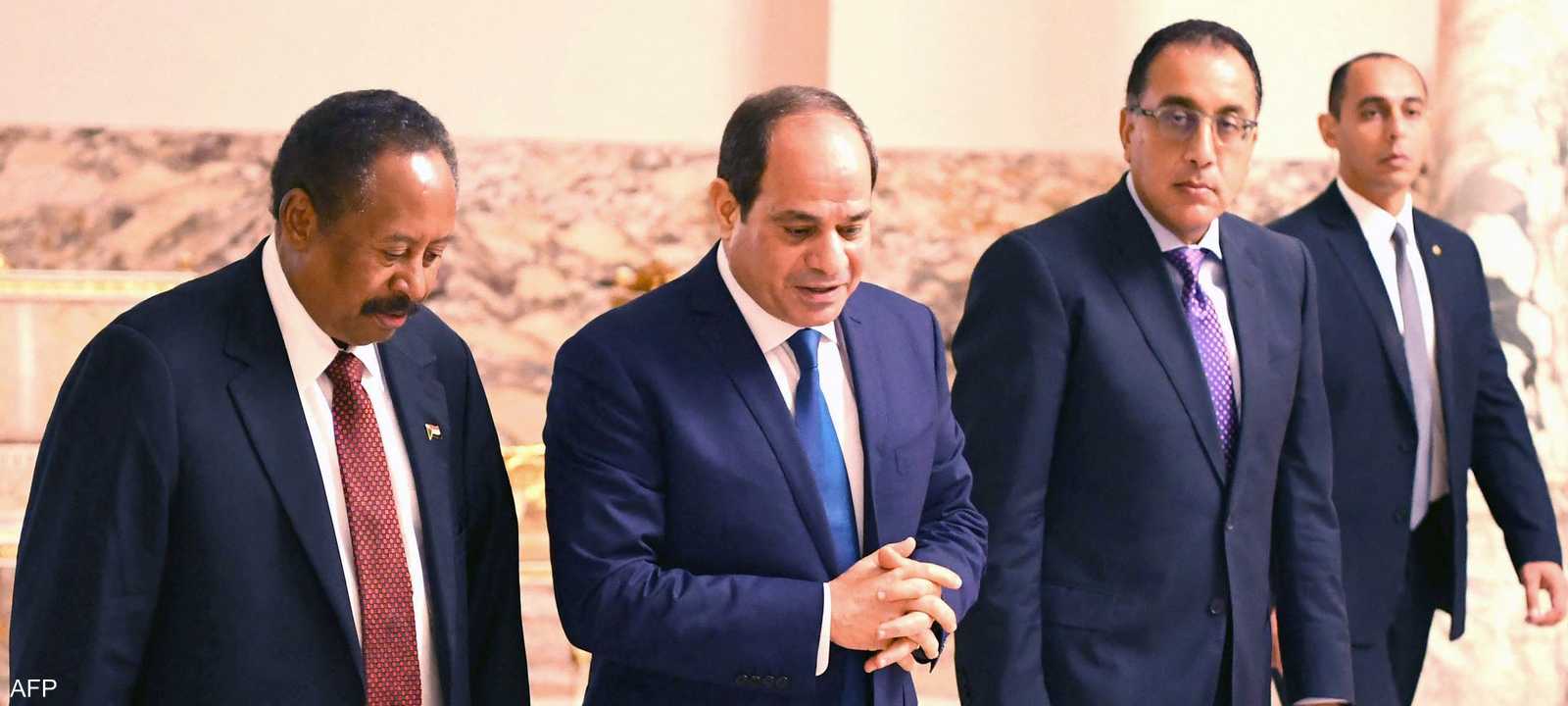 السيسي  أثناء لقاء سابق مع رئيس الوزراء السوداني