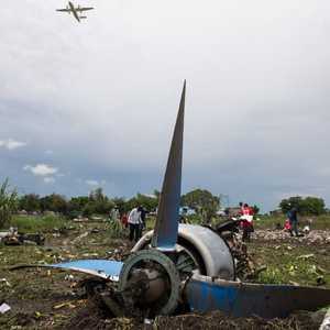 جانب من آثار تحطم طائرة في جنوب السودان عام 2015.