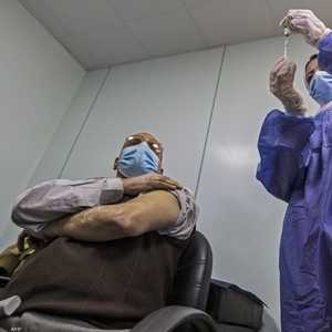 حملة التطعيم تبدأ بكبار السن.