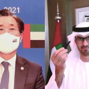 وزير الصناعة الإماراتي سلطان الجابر ونظيره الكوري