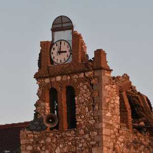 من آثار الزلزال الذي ضرب اليونان الأربعاء الماضي