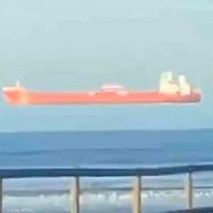 السفينة بدت كما لو أنها تحلق في الجو