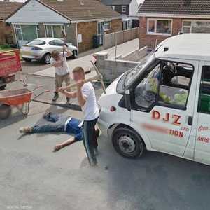 تظاهر عمال شركة بقتل زميلهم لدى رؤية سيارة تابعة لغوغل فيو