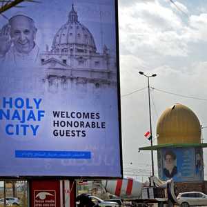 لافتة ترحيبية في النجف بزيارة البابا