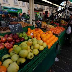 خبراء التغذية يؤكدون على أهمية تناول الخضار والفواكه كل يوم.