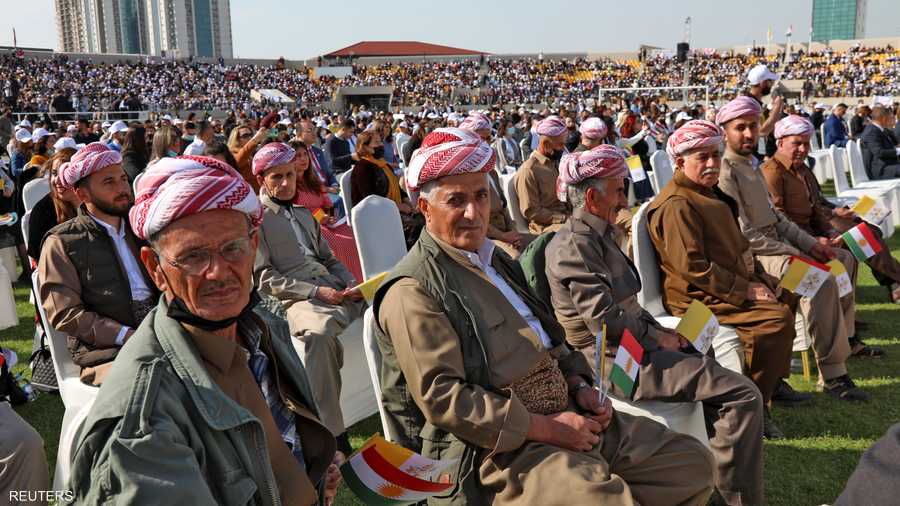 أكراد حضروا قداس أربيل بزيهم التقليدي