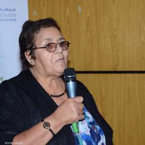 لا زالت عائشة الشنا تدافع وبشراسة عن الأمهات العازبات