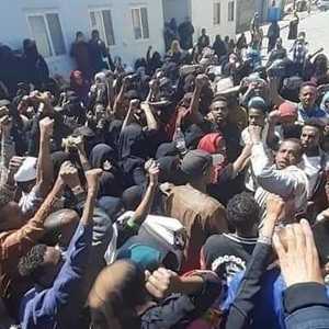 احتجاجات من المهاجرين ضد ميليشيا الحوثي الإرهابية