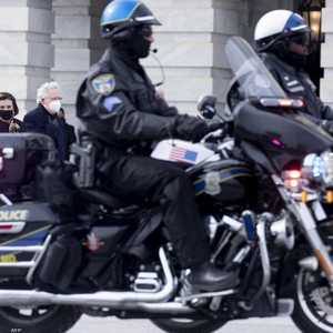 أرشيفية.. عنصرين من الشرطة الأميركية