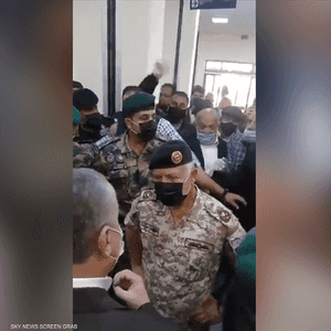 العاهل الأردني في  مستشفى السلط الحكومي