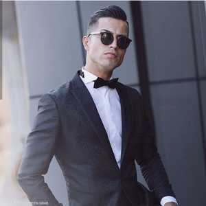 كثيرون في الشارع يلتقطون صورا مع شبيه رونالدو