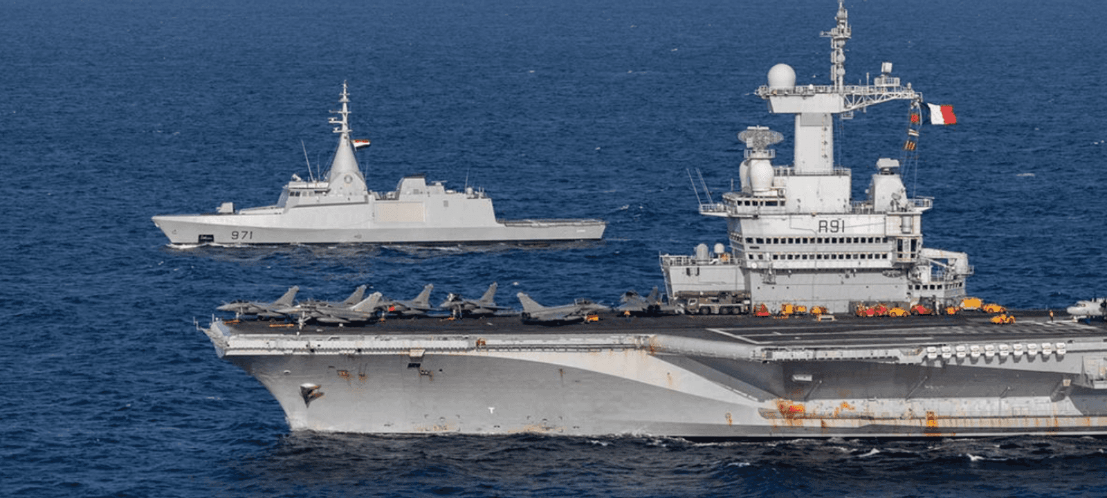 القوات البحرية المصرية والفرنسية تنفذان تدريبا بحريا