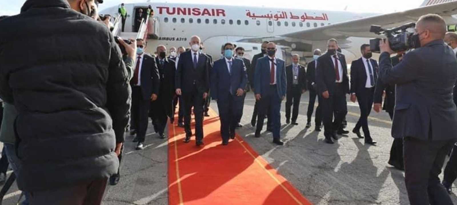 المنفي يستقبل سعيد في مطار معيتيقة.