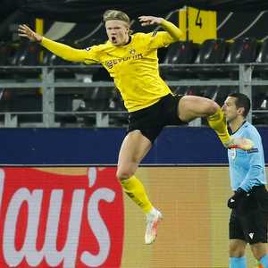 هالاند خلال مباراة إشبيلية