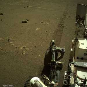 مركبة برسفيرنس أثناء تجولها على سطح المريخ