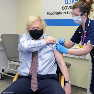 بوريس جونسون تلقى الجرعة الأولى في لندن