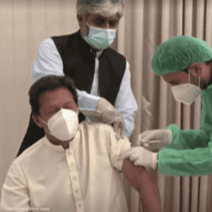 عمران خان تلقى اللقاح قبل يومين من إصابته بكوفيد-19