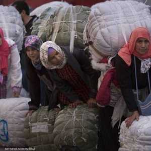 النساء كن يحملن الأثقال على ظهورهن