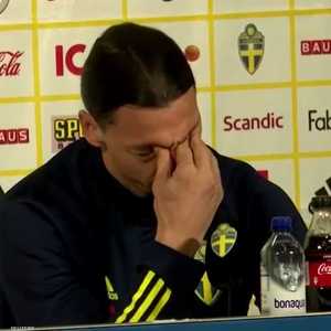 لحظة بكاء زلاتان في المؤتمر الصحفي