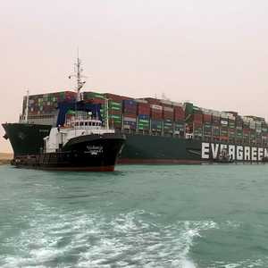 السفينة سببت أزمة في قناة السويس