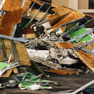 الإعصار دمر العديد من المنازل