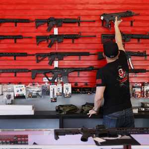 الحوادث الأخيرة أعادت فتح ملف امتلاك الأميركيين للأسلحة