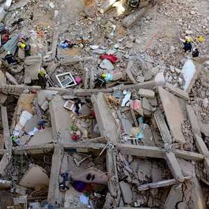 العقار انهار على رؤوس ساكنيه فجرا.