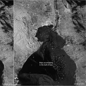 صور "ازدحام" السفن في البحر الأحمر (يمين)